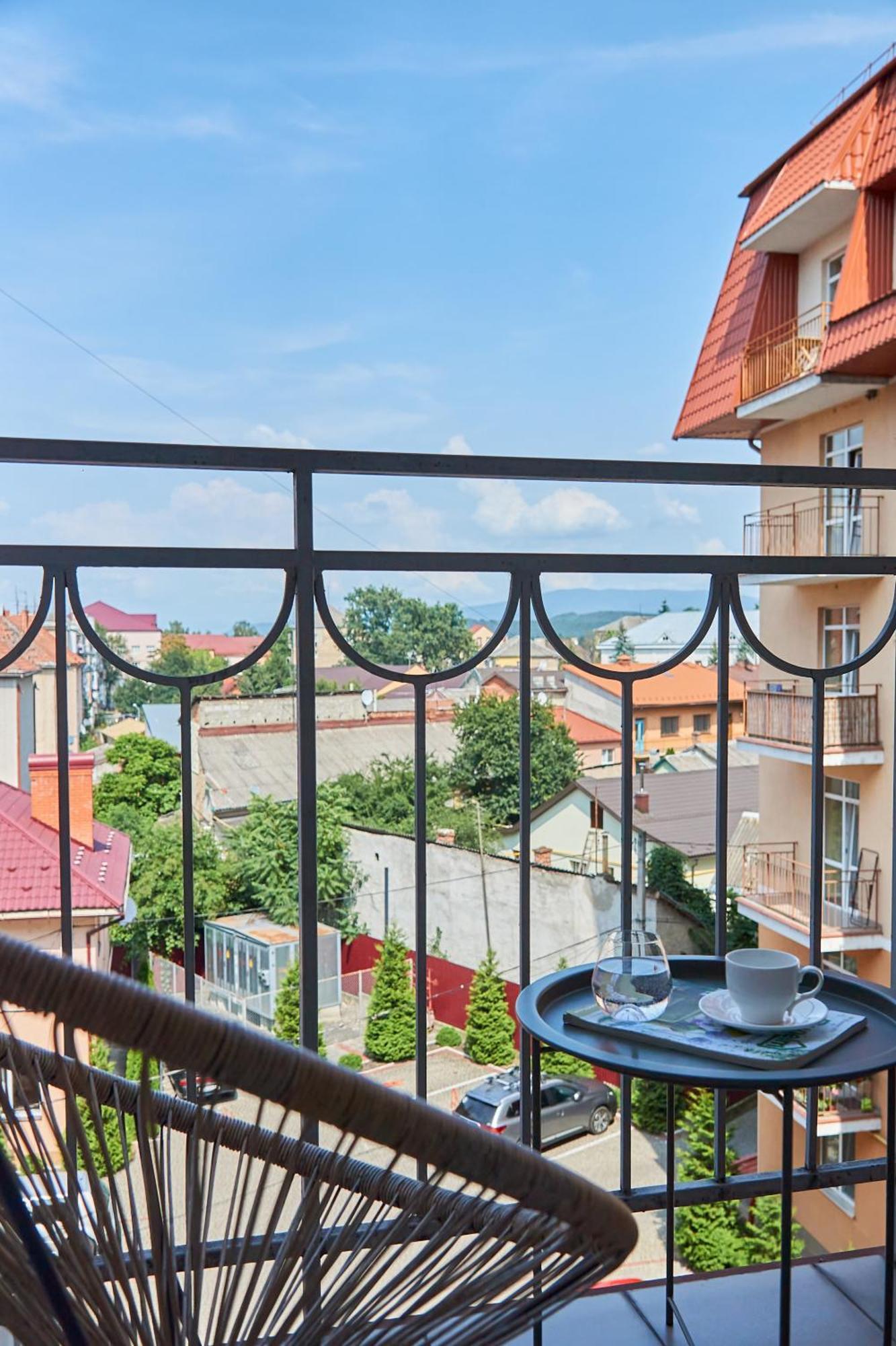 Lux Apartment Mukacheve Exterior foto